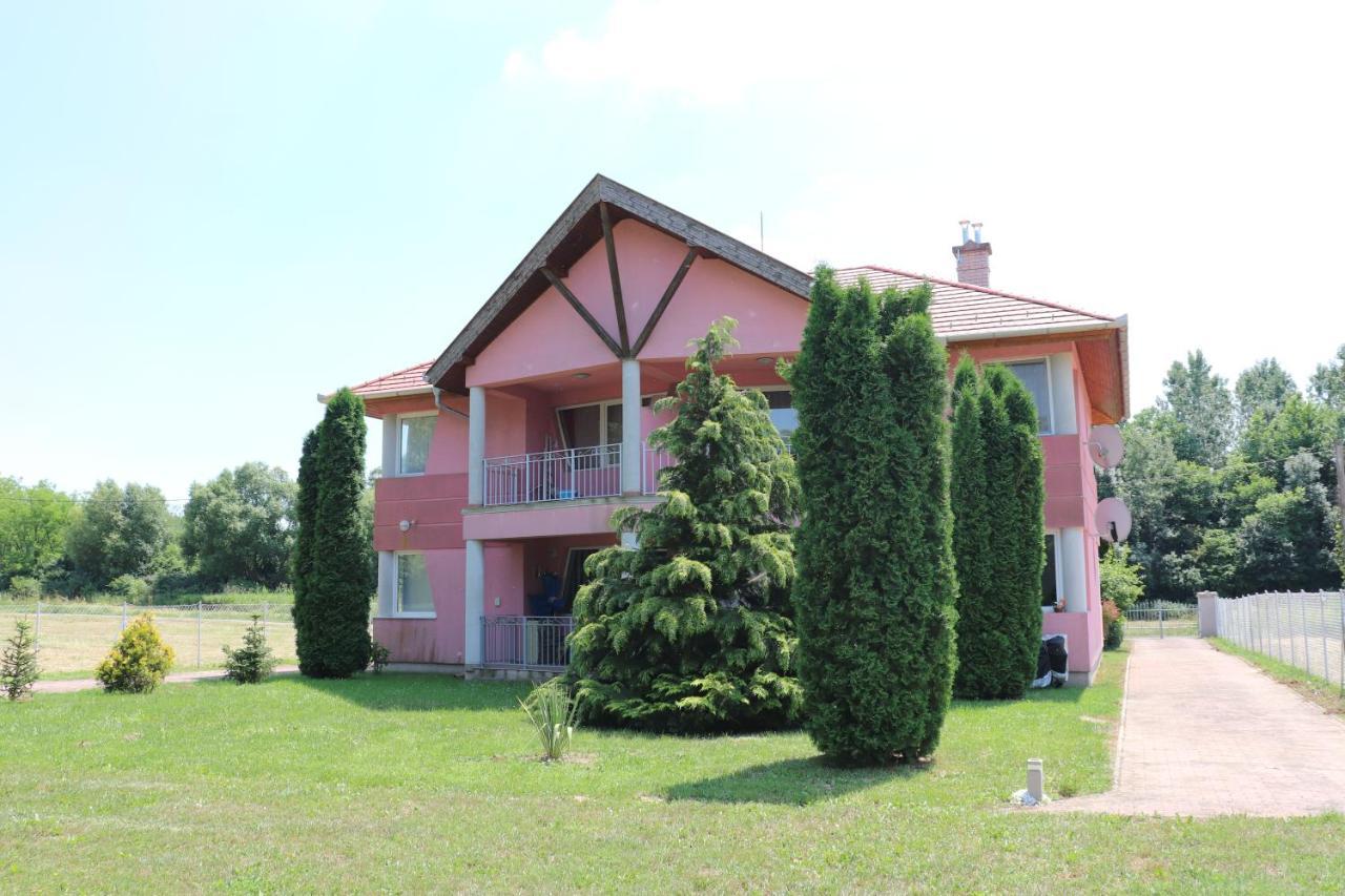 Liget Apartmanhaz Кегідакуштань Екстер'єр фото