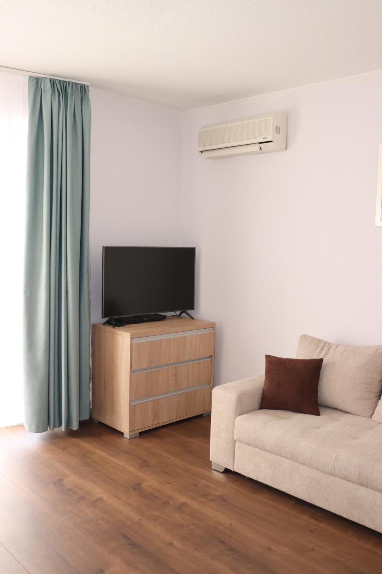 Liget Apartmanhaz Кегідакуштань Екстер'єр фото